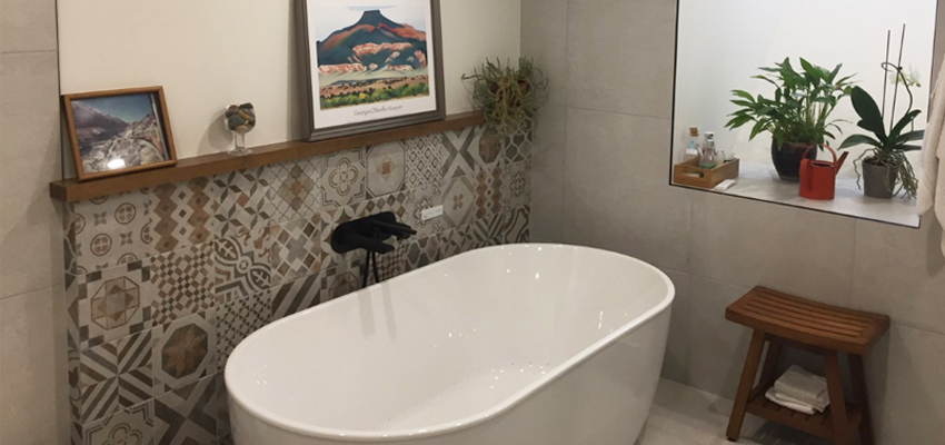 Design de salle de bain sur mesure rénovée