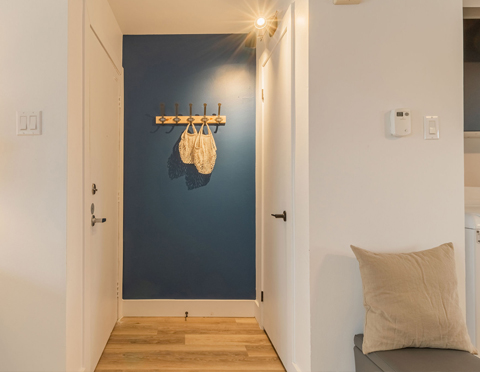 Salon et corridor décorés pour Home Staging