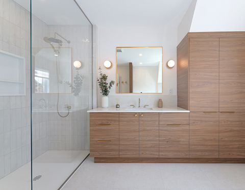 Design de salle de bain sur mesure rénovée