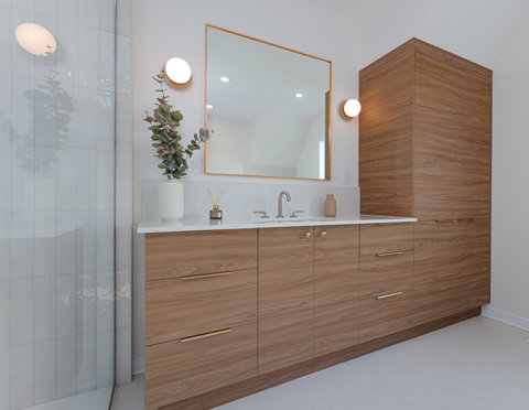 Design de salle de bain sur mesure rénovée