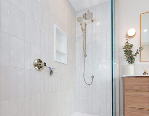 Design de salle de bain sur mesure rénovée